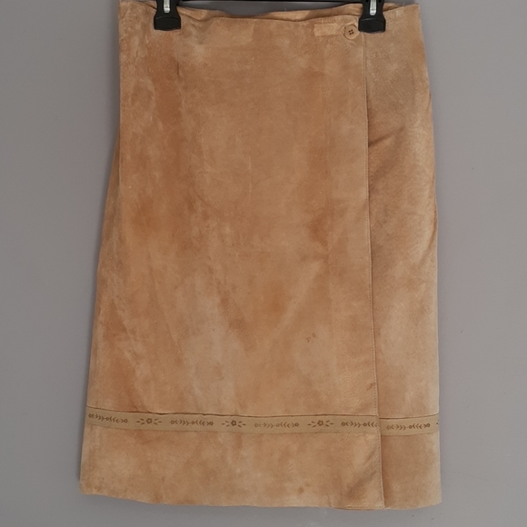 Danier Tan Suede skirt Size 10 - Picture 7 of 7
